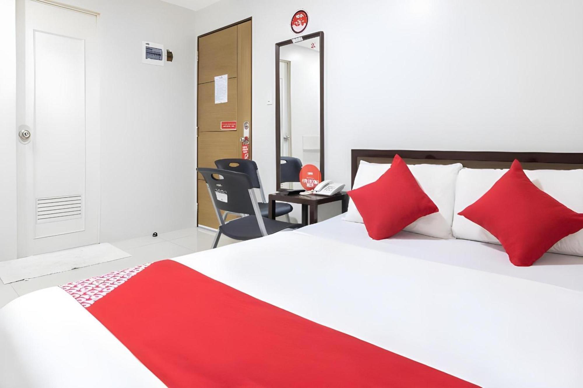 Oyo 152 Sangco Condotel Hotel 3*